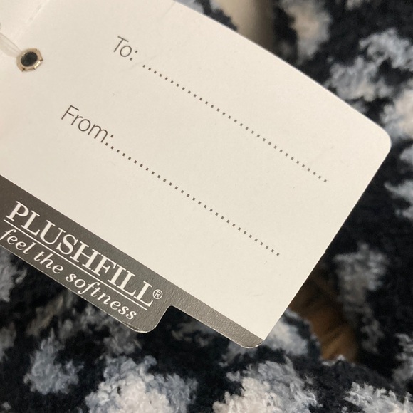 🆕 Cuddl Duds Black and White Fuzzy Socks! - Picture 4 of 9